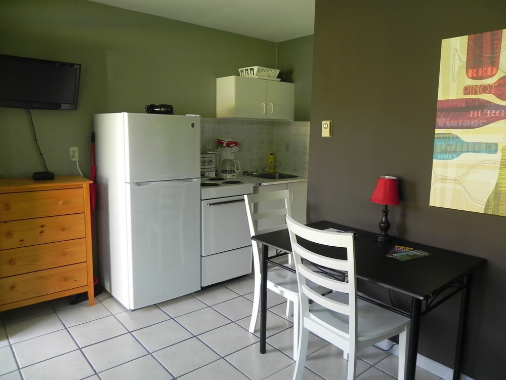 Naramata Courtyard Suites Exteriér fotografie