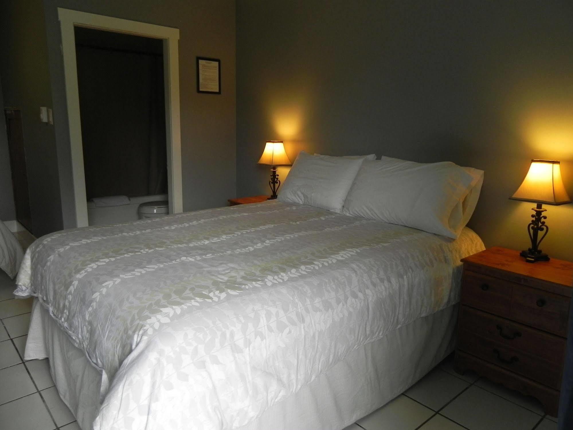 Naramata Courtyard Suites Exteriér fotografie