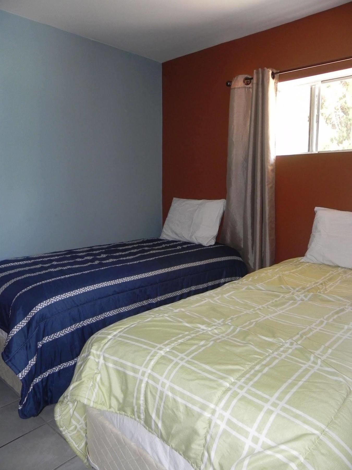 Naramata Courtyard Suites Exteriér fotografie