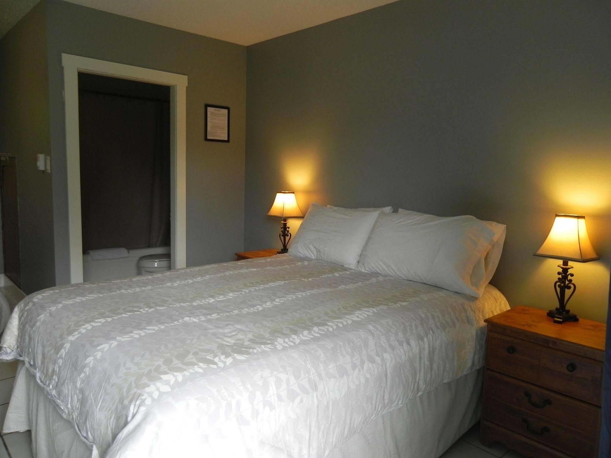 Naramata Courtyard Suites Exteriér fotografie